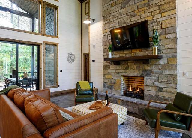 Property at 34 Nitro Ln, Broken Bow, OK 74728, 4 beds, 4 baths