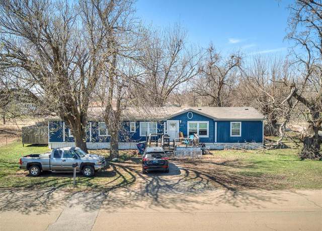 Property at 225 N Fir St, Crescent, OK 73028, 4 beds, 3 baths