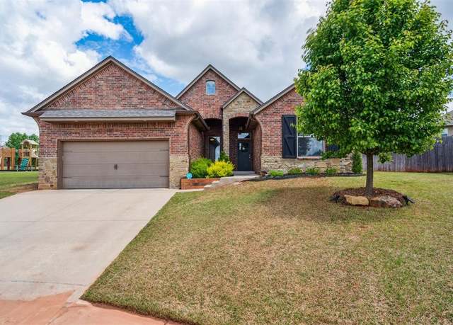 Property at 19112 Rush Springs Ln, Edmond, OK 73012, 3 beds, 2.5 baths