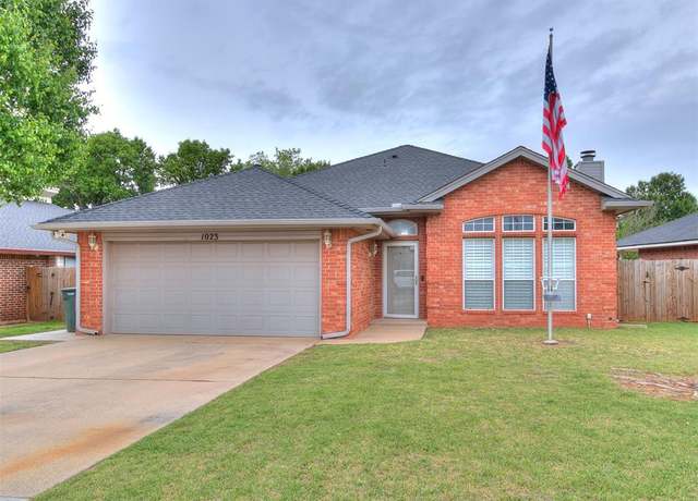 Property at 1023 Dustin Dr, Edmond, OK 73003, 3 beds, 2 baths