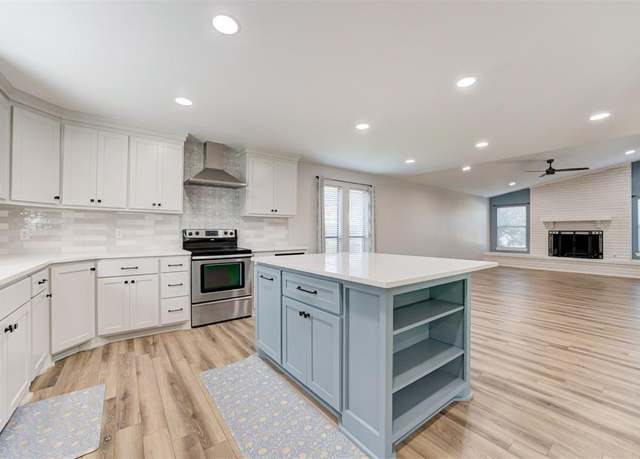 Property at 2501 Valley Brook Dr, Edmond, OK 73034, 4 beds, 2 baths