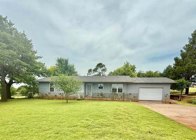 Property at 2814 Bon Del Dr, Clinton, OK 73601, 3 beds, 2 baths