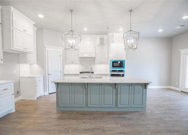 Property at 8241 Mountain Oak Dr, Edmond, OK 73034, 4 beds, 2 baths