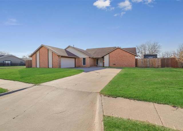 Property at 801 Rosehaven Dr, Altus, OK 73521, 3 beds, 2 baths