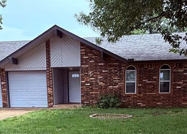 Property at 3209 S 25th St, Chickasha, OK 73018, 3 beds, 2 baths