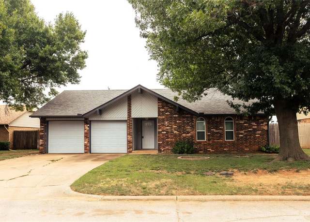 Property at 3209 S 25th St, Chickasha, OK 73018, 3 beds, 2 baths