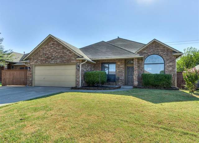 Property at 920 Elm Creek Dr, Moore, OK 73160, 4 beds, 2 baths