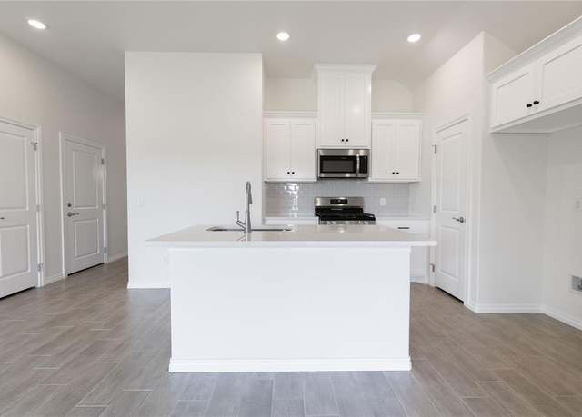 Property at 10340 SW 55th Ter, Mustang, OK 73064, 3 beds, 2 baths