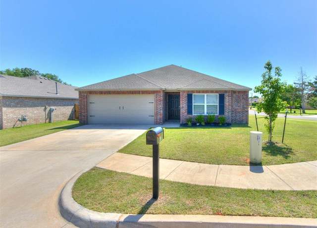 Property at 200 Dooley Creek Ln, Edmond, OK 73003, 4 beds, 2 baths
