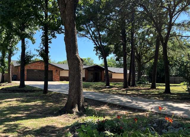Property at 9 Dustin Cir, Shawnee, OK 74804, 3 beds, 2.5 baths