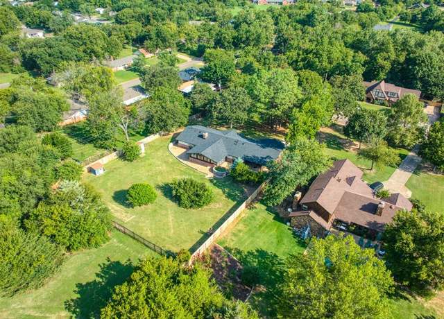 Property at 9 Dustin Cir, Shawnee, OK 74804, 3 beds, 2.5 baths