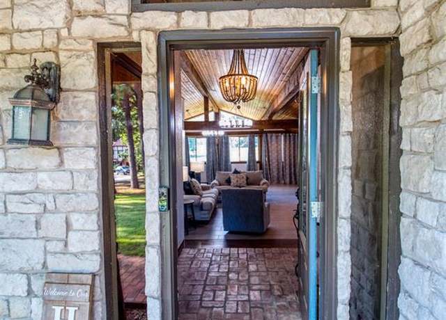 Property at 9 Dustin Cir, Shawnee, OK 74804, 3 beds, 2.5 baths