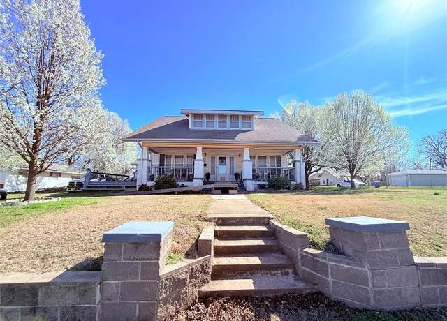 Property at 2005 E Cherokee Ave, Enid, OK 73701, 3 beds, 2 baths