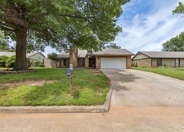 Property at 10 N Gilpin Ave, Shawnee, OK 74804, 3 beds, 2 baths