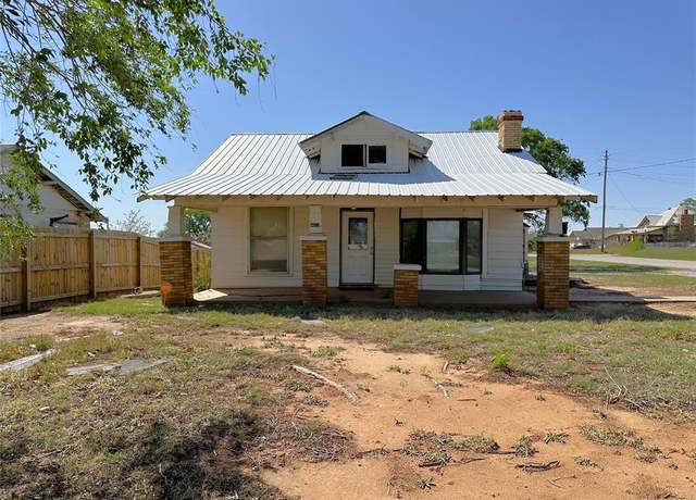 Property at 403 S Oklahoma Ave, Mangum, OK 73554, 2 beds, 1 bath