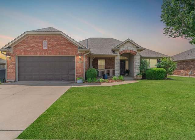 Property at 2504 NW 180th St, Edmond, OK 73012, 3 beds, 2 baths