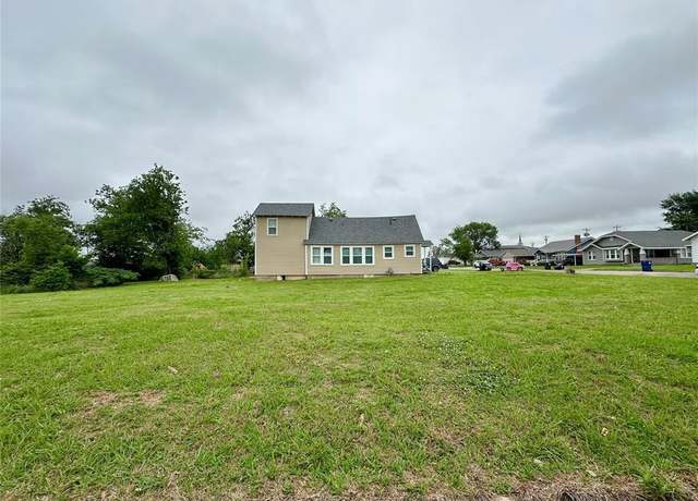 Property at 401 W Midland St, Shawnee, OK 74804