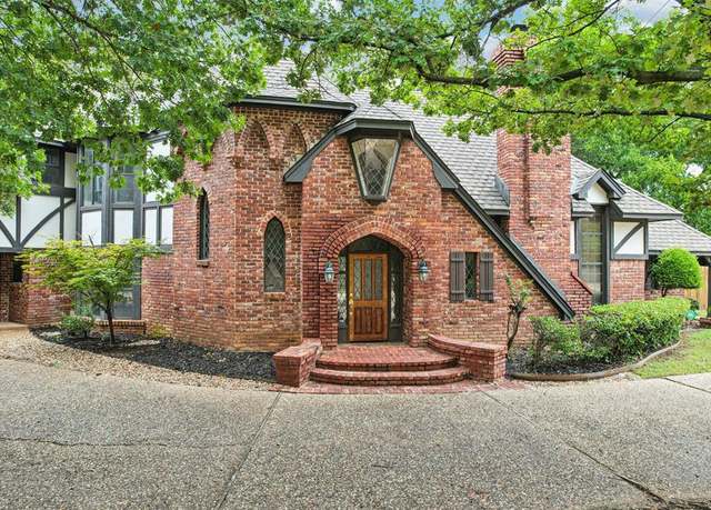 Property at 2821 Castlewood Dr, Norman, OK 73072, 4 beds, 3.5 baths