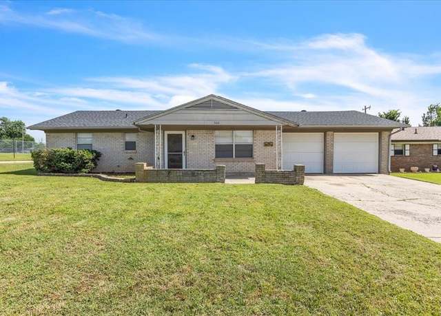 Property at 300 Willow Pl, Yukon, OK 73099, 3 beds, 2 baths