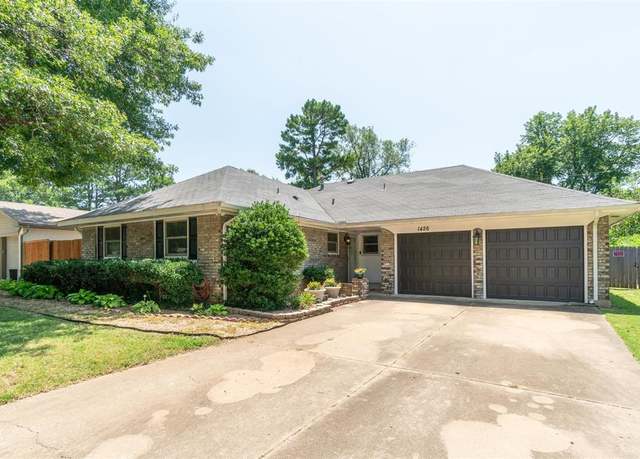 Property at 1426 Peter Pan St, Norman, OK 73072, 3 beds, 2 baths