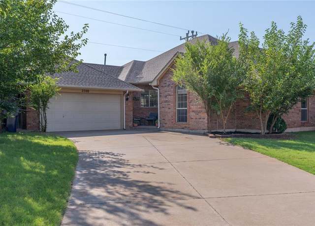 Property at 2700 NW 170th Ter, Edmond, OK 73012, 3 beds, 2 baths