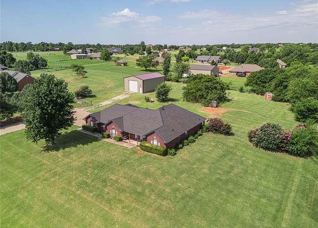 Property at 813 Summer Oaks Dr, Blanchard, OK 73010, 4 beds, 2 baths