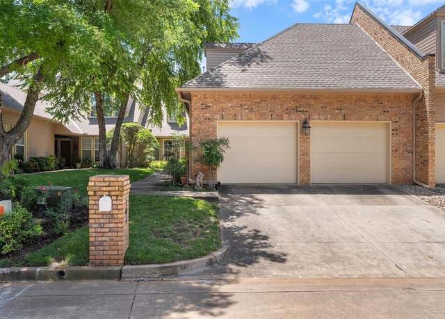 Property at 704 Aberdeen Rd, Edmond, OK 73025, 2 beds, 2 baths