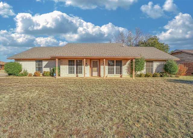 Property at 908 Cambridge Dr, Altus, OK 73521, 3 beds, 2 baths