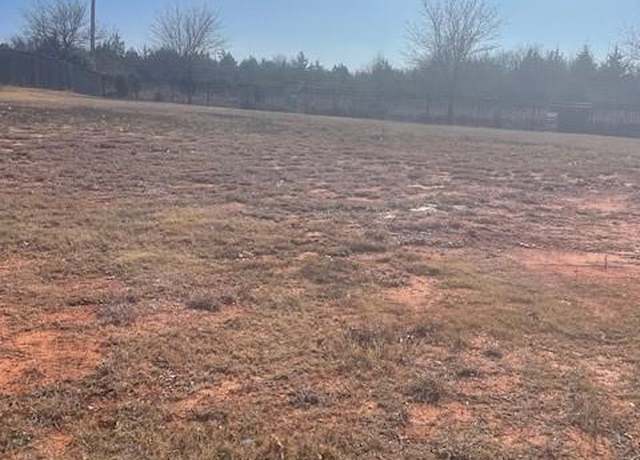 Property at 424 Saint Claire Dr, Edmond, OK 73025