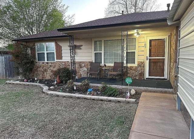 Property at 105 S Jackson Ave, Blanchard, OK 73010, 2 beds, 2 baths