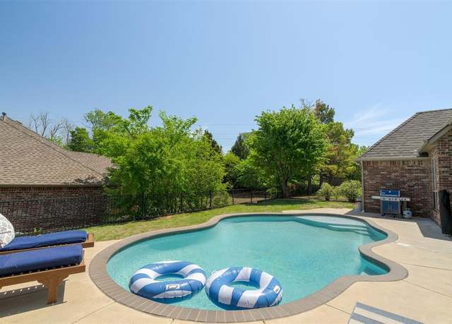 Property at 109 Lakeview Ct, Edmond, OK 73003, 4 beds, 3 baths