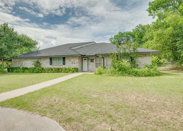 Property at 10125 NE 4th St, Midwest City, OK 73130, 4 beds, 3 baths