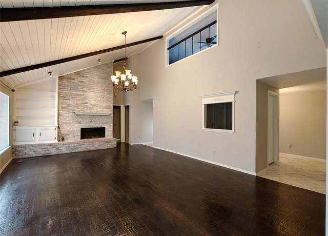 Property at 11208 NW 113th St, Yukon, OK 73099, 5 beds, 2 baths