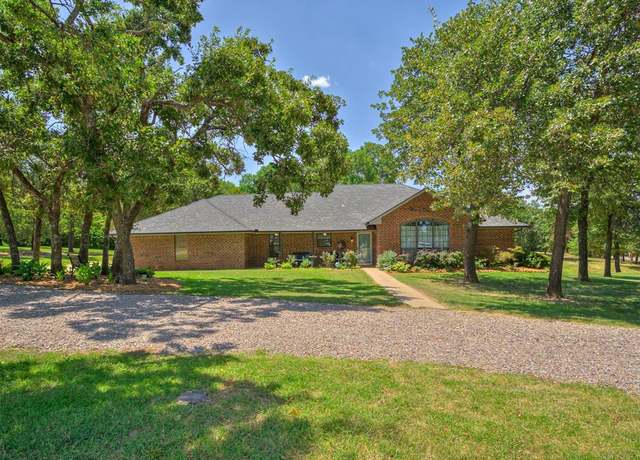 Property at 12551 Glenway Cir, Edmond, OK 73034, 3 beds, 2 baths