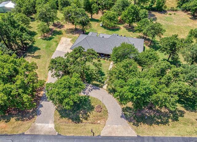 Property at 12551 Glenway Cir, Edmond, OK 73034, 3 beds, 2 baths