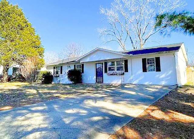 Property at 404 C St, Seminole, OK 74864, 3 beds, 1.5 baths