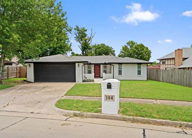 Property at 104 N Ramblin Oaks Dr, Moore, OK 73160, 3 beds, 2 baths