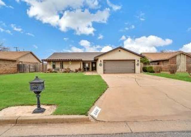 Property at 1601 Oxford Dr, Altus, OK 73521, 4 beds, 2 baths