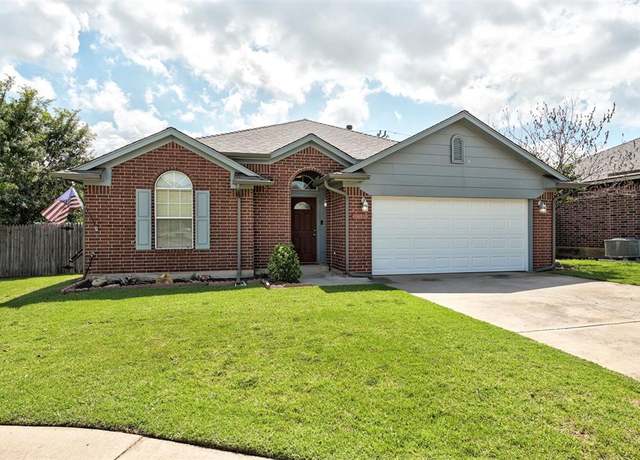 Property at 16412 Everglade Ln, Edmond, OK 73013, 3 beds, 2 baths