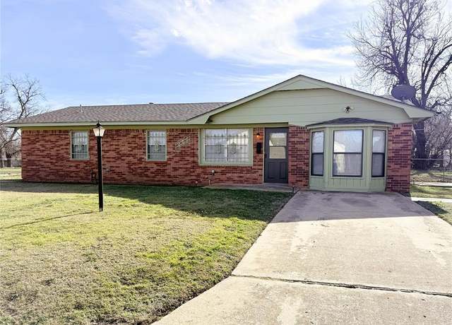 Property at 201 W Washington Ave, Chickasha, OK 73018, 3 beds, 1.5 baths
