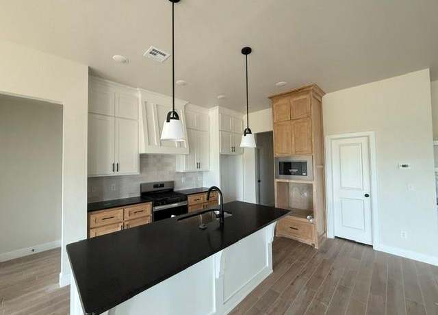 Property at 2706 Belle Crossing Dr, Enid, OK 73703, 3 beds, 2 baths