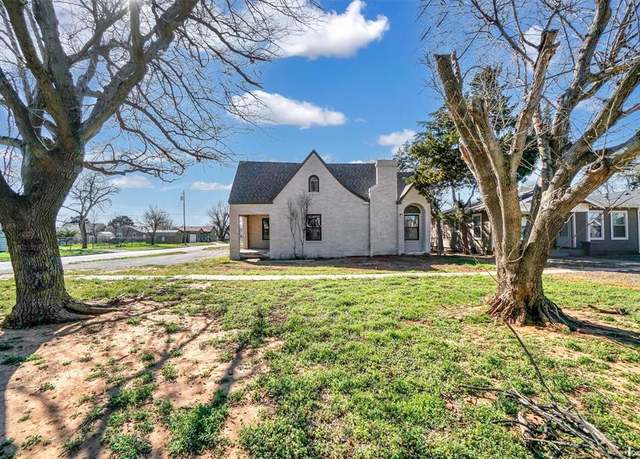 Property at 1501 N Lee St, Altus, OK 73521, 3 beds, 2.5 baths