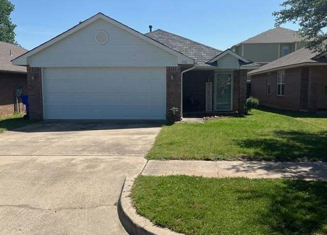 Property at 932 Beaumont Sq, Norman, OK 73071, 3 beds, 2 baths