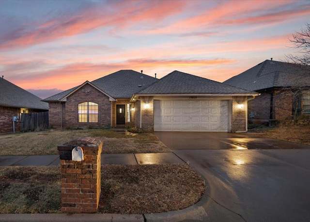 Property at 17029 Woodvine Dr, Edmond, OK 73012, 3 beds, 2 baths