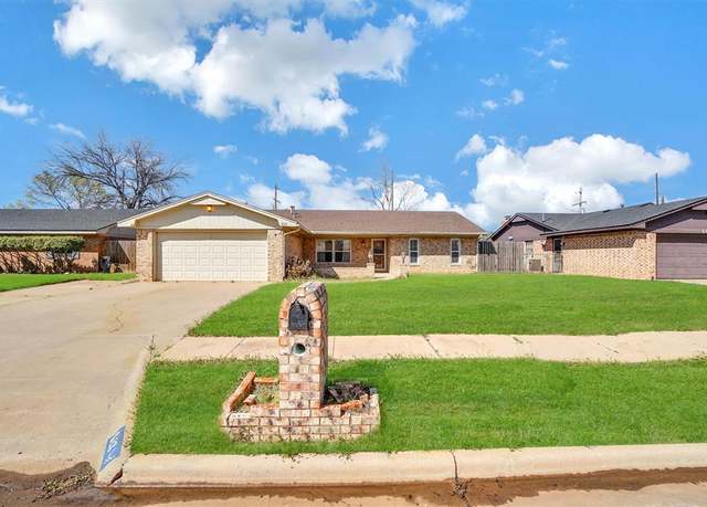 Property at 613 Comanche Trl, Altus, OK 73521, 3 beds, 2 baths