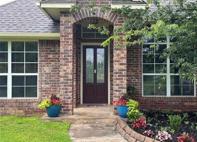 Property at 14636 Cottonwood Dr, Edmond, OK 73025, 4 beds, 2 baths