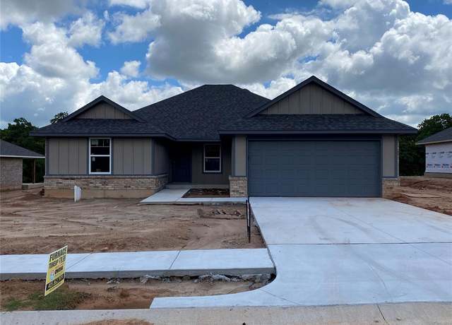 Property at 4637 Lincoln Lndg, Harrah, OK 73045, 4 beds, 2 baths