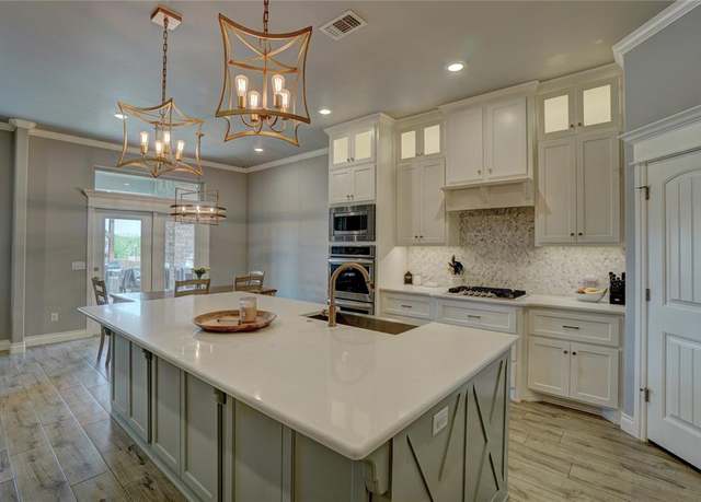 Property at 3008 Drake Crest Dr, Edmond, OK 73034, 4 beds, 3 baths