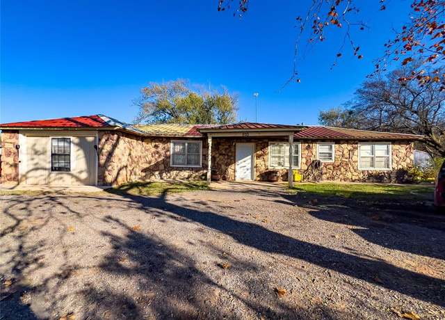 Property at 520 S Main St, Lexington, OK 73051, 5 beds, 2.5 baths