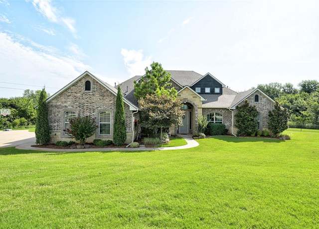 Property at 13400 Ridge Cir, Edmond, OK 73025, 4 beds, 3.5 baths